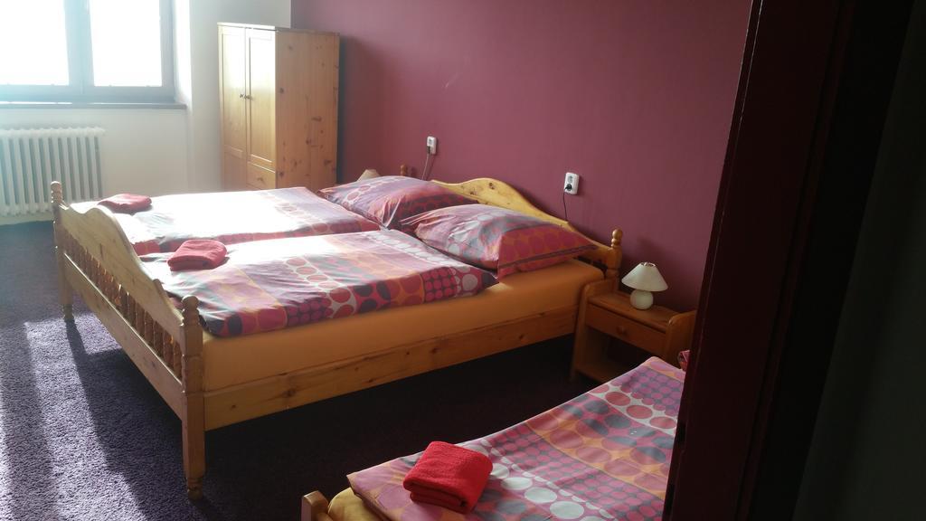 Hotel Koruna Rožnov pod Radhoštěm Szoba fotó