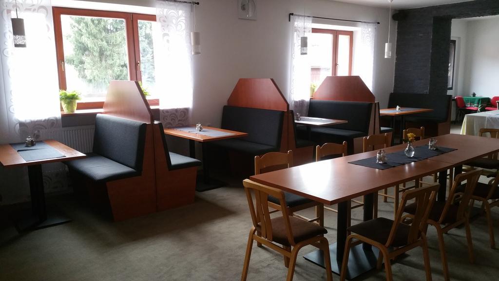 Hotel Koruna Rožnov pod Radhoštěm Kültér fotó
