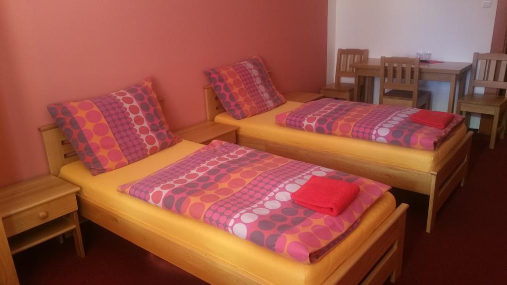 Hotel Koruna Rožnov pod Radhoštěm Szoba fotó