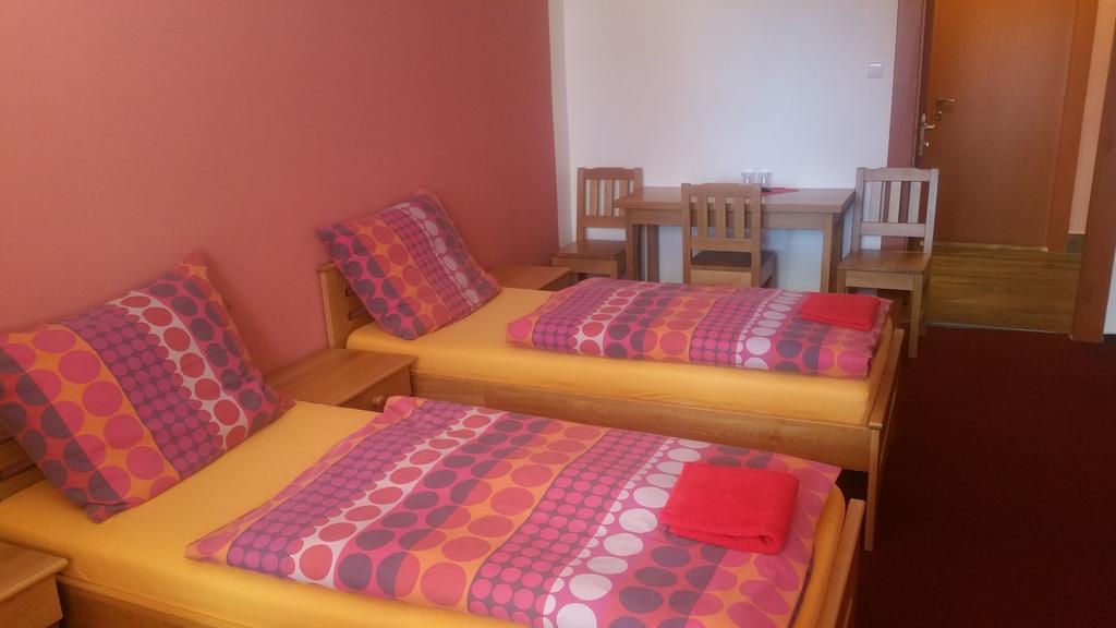 Hotel Koruna Rožnov pod Radhoštěm Kültér fotó