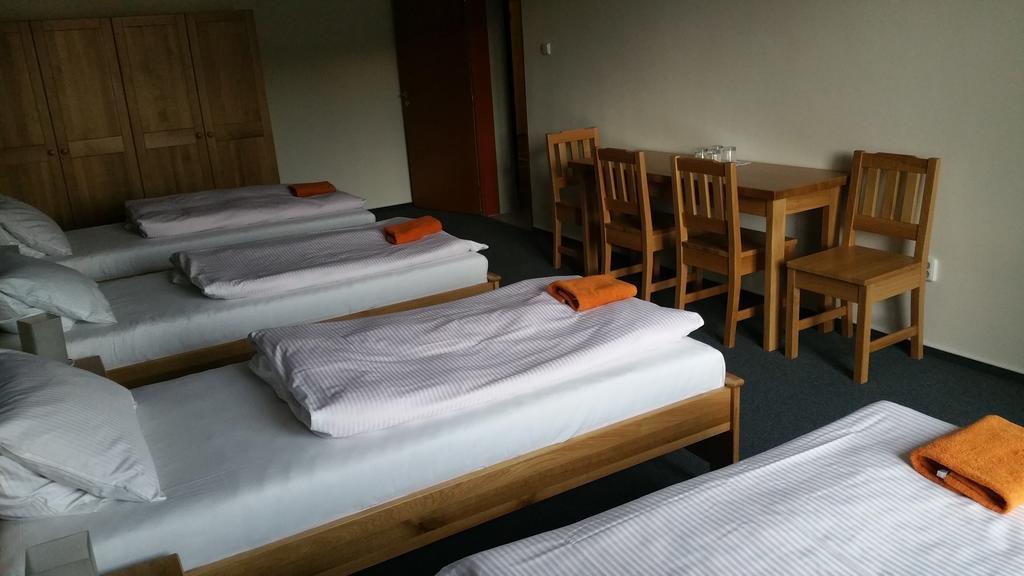 Hotel Koruna Rožnov pod Radhoštěm Szoba fotó