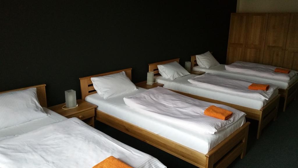 Hotel Koruna Rožnov pod Radhoštěm Szoba fotó