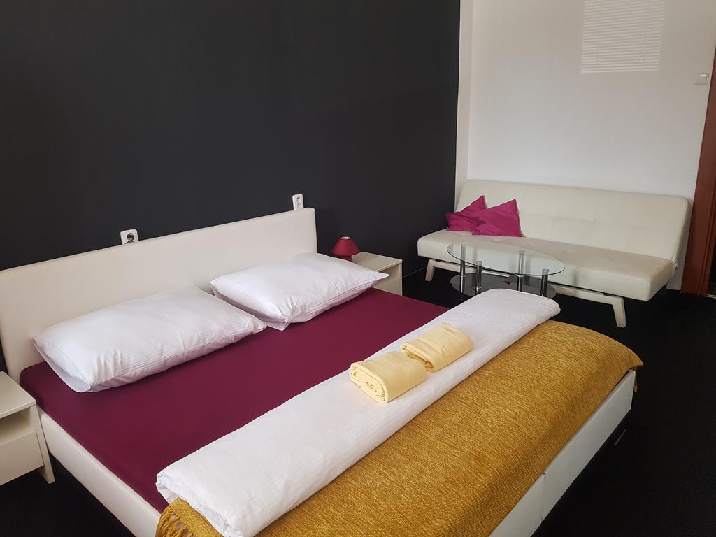 Hotel Koruna Rožnov pod Radhoštěm Kültér fotó
