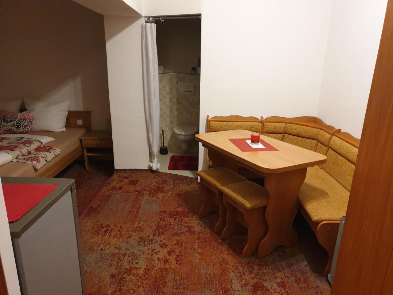 Hotel Koruna Rožnov pod Radhoštěm Kültér fotó