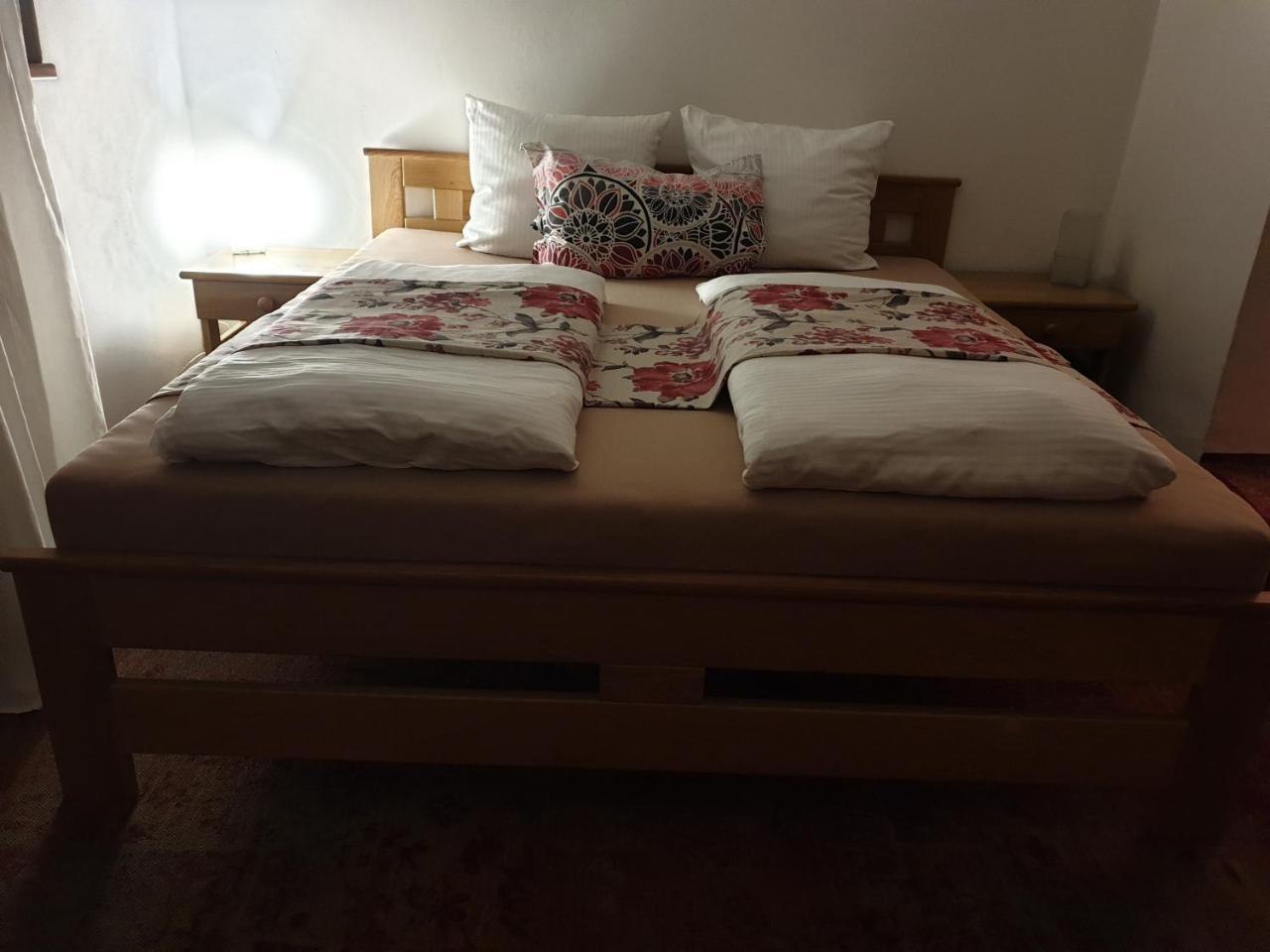 Hotel Koruna Rožnov pod Radhoštěm Kültér fotó